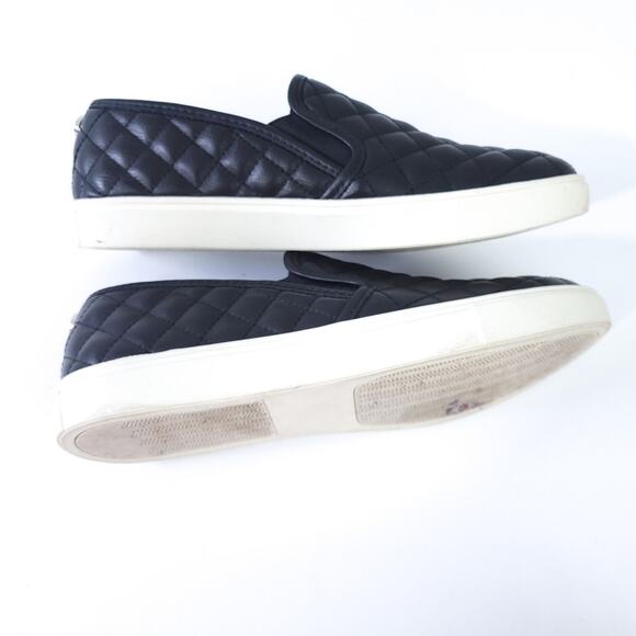 Steve Madden Quilted Slip On Sneaker Shoe ECENTRCQ Black Size 9M Vegan Leather - Picture 2 of 7